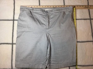 Women’s Gloria Vanderbilt Size 16 W/ Geometric Gray Unlimited-Bermuda Shorts - Picture 1 of 4