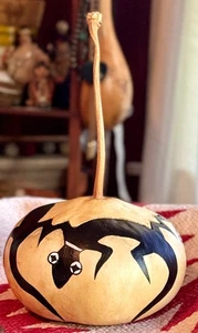 PAINTED GOURD WITH PUZZLE LID, LIZARDS CIRCLE, NATIVE AMERICAN, SIGNED, EUC - Picture 1 of 10