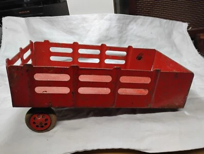 Remolque de granja rojo Marx de juguete Foto 1 de 2