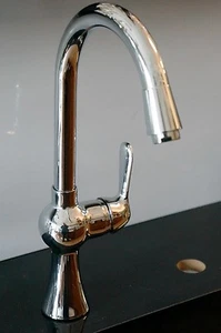 Grifo mezclador de cocina con caño giratorio monobloque cromado estilo único P13 - Imagen 1 de 11