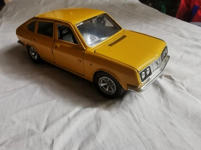 burago lancia Beta berlina scala 1/24 di un raro colore giallo no polistil - Immagine 1 di 4