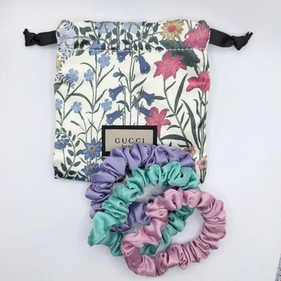Gucci Juego de 3 Cabello Crujiente en Bolsa Floral Sedosa - Púrpura, Rosa, Verde Foto 1 de 2