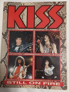 [MINT] KISS - Still On Fire - 1988 - The Definitive Kiss Biography - 120 Page   - Picture 1 of 6
