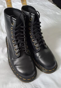 Doc Martens Vegan Boots schwarz Gr. 7 - Bild 1 von 10