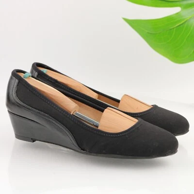 Zapatos informales sin cordones Lifestride para mujer Hera Pump talla 7,5 negros satinados con tacón de cuña Foto 1 de 4