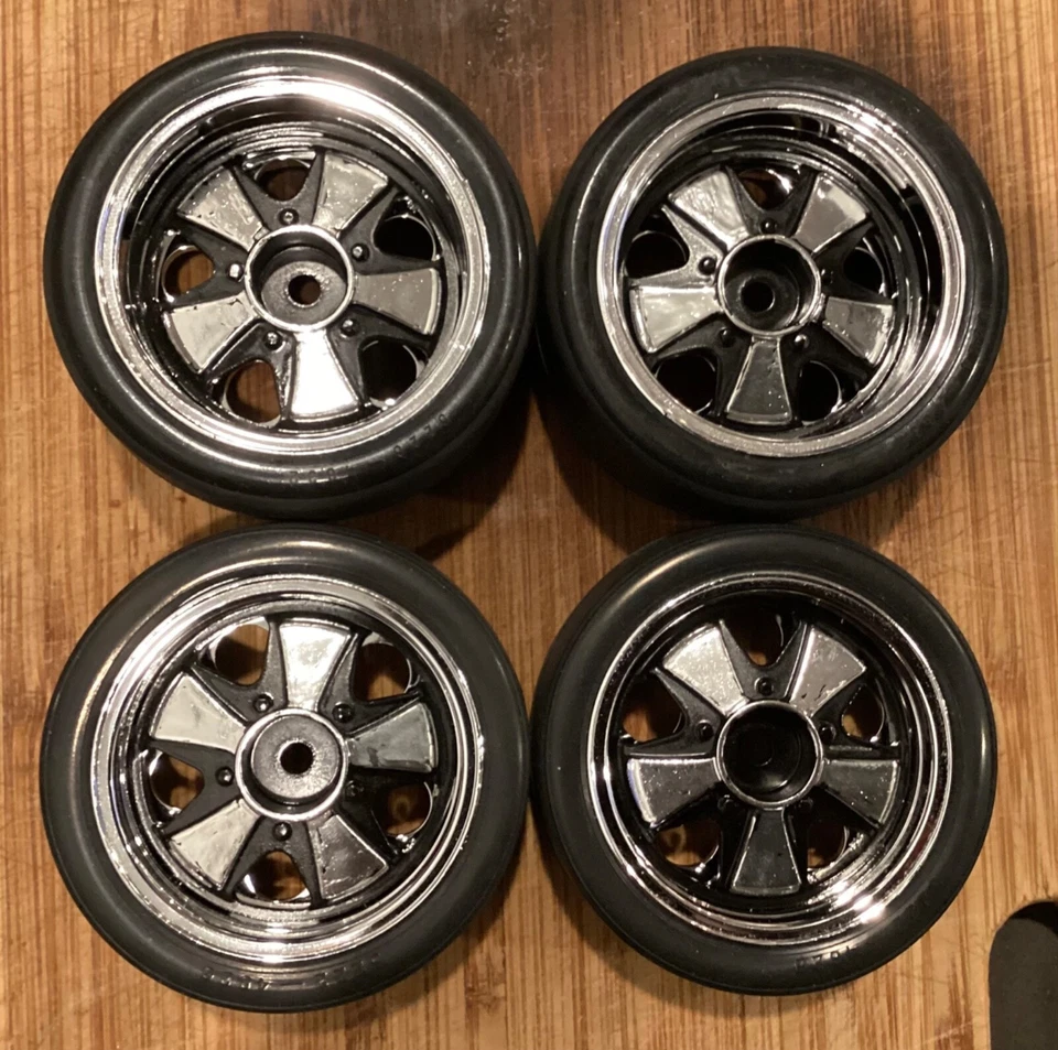 Tamiya 2-piece Porsche 911 Fuchs Chrome 26mm Wheel Slick Tires (x4) 50454