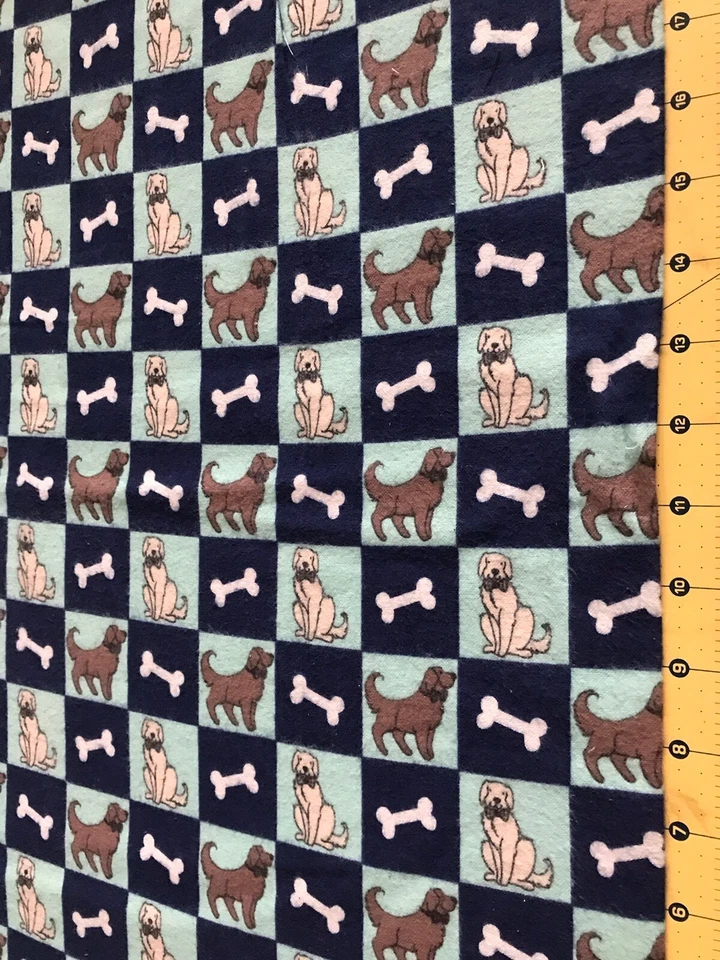 Patchwork Dogs & Bones en tela de franela azul vendido por yarda #1636 Foto 1 de 1