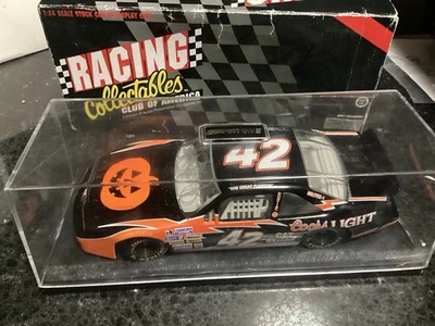 Coche autografiado Kyle Petty #42 1995 “Great Pumpkin” Coors Light escala 1/24 RCCA Foto 1 de 4