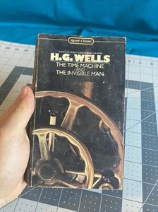 Vintage 1984 1st Signet Print The Time Machine & Invisible Man by H.G. Wells - Picture 1 of 9