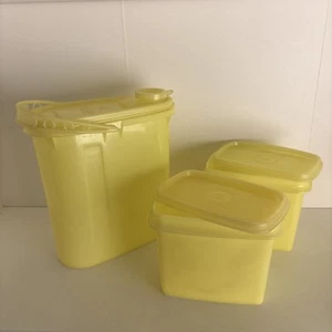 Vintage Tupperware 2 Quart Yellow Pitcher w/Lid & Handle 510-22 & Two 1243-6 - Picture 1 of 7