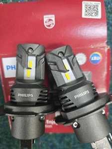 COPPIA LAMPADE LED H4 / H19 PHILIPS Auto Moto Luce Bianca K6000 + 80% Di LUCE - Picture 1 of 7