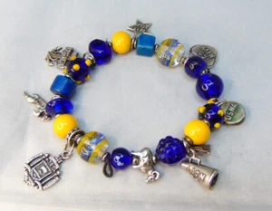 VINTAGE US NAVY BLUE & YELLOW  MURANO GLASS GO NAVY BEAT ARMY CHARM BRACELET - Picture 1 of 6