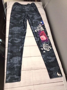 Gray Camo Skull With White & Pink Roses Leggings Size 5 - Picture 1 of 16