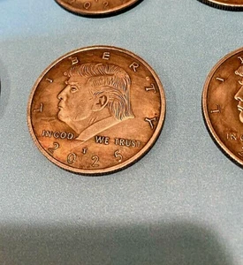Moneta dollaro commemorativa 2025 presidente degli Stati Uniti Donald Trump Moran e regalo aggiunto - Foto 1 di 2