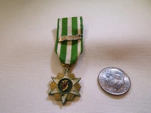 ARVN Miniature Vietnam Republic Campaign Medal &Ribbon Pinback w/ "1960"  (3705) - Picture 1 of 14