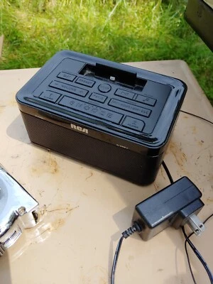 RCA Dual Alarm Clock Radio USB phone plug - Image 1 of 3