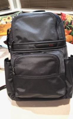 TUMI Alpha Series Hombre Mochila de Negocios Laptop Bolsa de Viaje Negra con Borde Rojo Foto 1 de 4