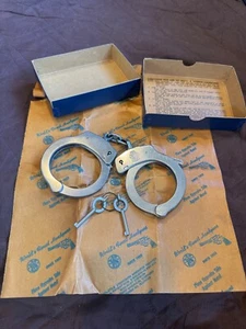 SMITH & WESSON VINTAGE HANDCUFFS 938 - Picture 1 of 6