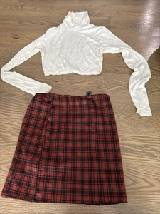 Mujeres Junior Blanco Recortado Top Manga Larga y Mini Falda 2 Piezas Conjunto Pequeño - Imagen 1 de 1