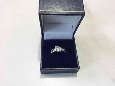 9Ct white gold 2.3g ring size N - Image 1 of 4