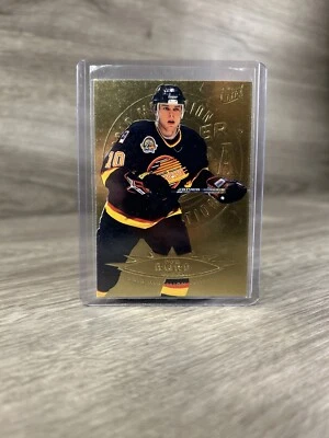 1995-96 Fleer Ultra Gold Medallion Edition #166 Insert Card Pavel Bure Canucks - Image 1 of 3