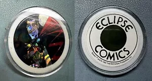 '93 ECLIPSE TODD McFARLANE DESOVE PRISMA-FOIL POG en SOPORTE LUCITA (EXCELENTE ESTADO) - Imagen 1 de 3