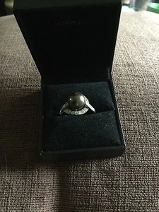 Black Cultured Pearl and Diamond ring. - Picture 1 of 6