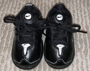 NIKE ZOOM LOW KIDS BLACK/SILVER SIZE 3Y 3K 3C GREAT CONDITION - Picture 1 of 5