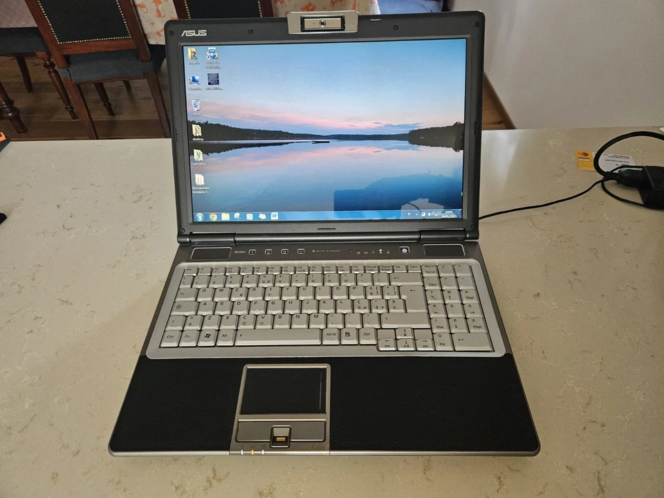 Laptop Notebook Asus L50V nero in ottime condizioni - Immagine 1 di 4