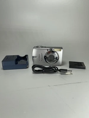 Canon Powershot SD500 7.1MP Digital Elph Camera 3x Zoom (9885A001) - Image 1 of 2