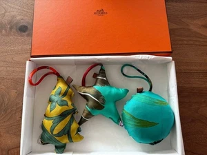 HERMES Petit H Seide Ornament Charm 3 Arten Set Mehrfarbig - Bild 1 von 1