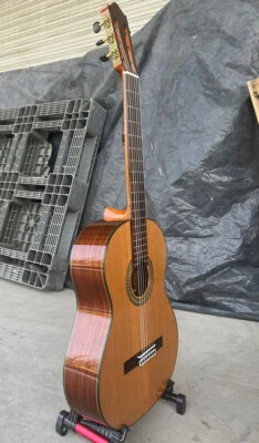 [Video] Guitarra Clásica Española Tapa de Cedro Sólido Hecha en Luthier con Cuerpo de Palisandro Foto 1 de 4