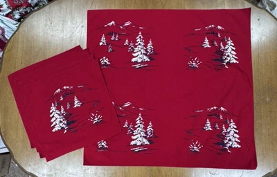 MANTEL DE NAVIDAD WILLENDUR VINTAGE + 4 SERVILLETAS ÁRBOLES NEVADOS ROJOS Y BLANCOS Foto 1 de 4