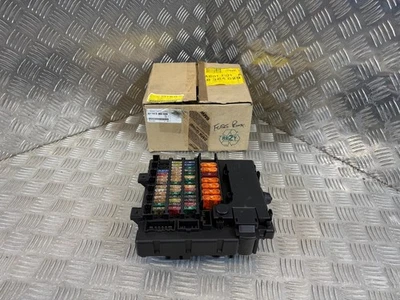 BMW Z4 E85 E86 Fuse Box 8384629 8378113 6906539 - Image 1 of 4