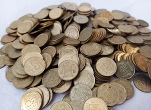 Ukrainian 25 kopeck coins by weight. 1/2 lb. Aluminium bronze coin - Picture 1 of 4