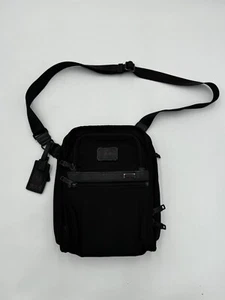 Tumi Alpha Medium Travel Tote #1173111041 Branded JLB With Jacket Gripper Black - Picture 1 of 10