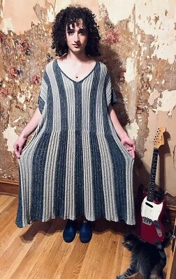 Maxi Vestido Suéter Issey Miyake Vintage Raro Tejido a Mano Temprano Finales de los 70 Principios de los 80 Foto 1 de 4