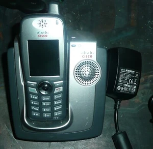 Téléphone IP sans fil Cisco 7921 74-4953-04 CP-7921G-A-K9 avec base et adaptateur secteur - Photo 1/1