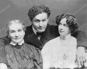 Houdini Poses With Wife & Mother 1907 Vintage 8x10 Reprint Of Old Photo - Picture 1 of 1