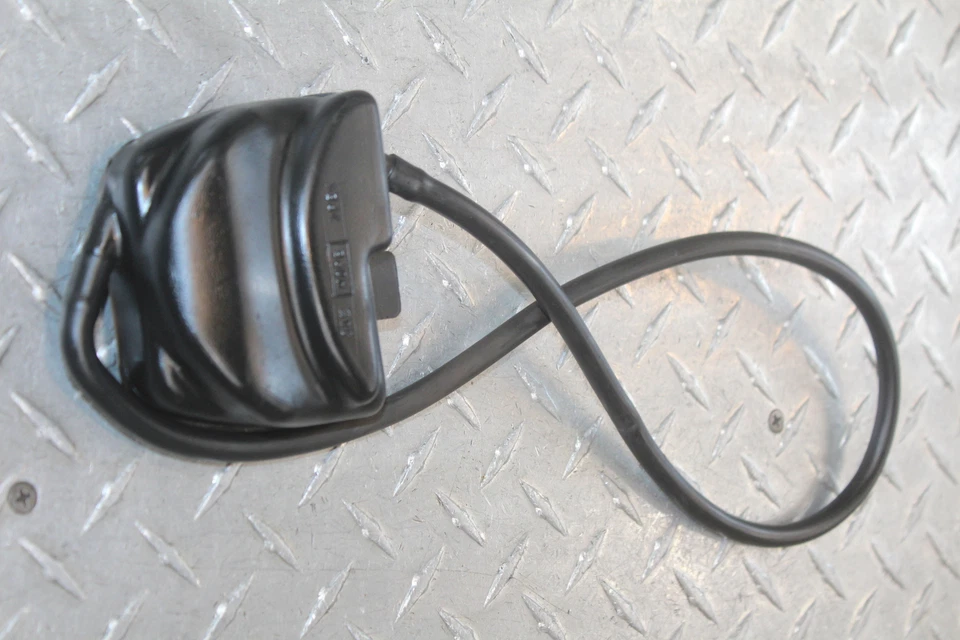 2007 SUZUKI BOULEVARD S50 TANK RESERVOIR BOTTLE 17911-38A00 - Imagem 1 de 4