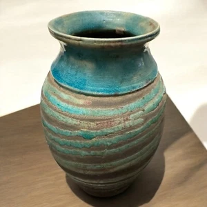 Kunsthandwerklich signierte handgeworfene türkisfarbene Raku 8" Keramik Vase - Bild 1 von 5