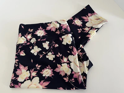 Leggings LuLaRoe altos y curvilíneos TC2 azul marino con flores nuevos sin etiquetas Foto 1 de 4