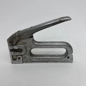 Arrow Fastener T32 Heavy Duty Tacker Stapler Staple Gun Tool Made in USA ๐บ๐ธ - Picture 1 of 4