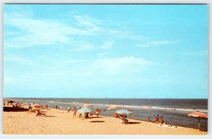 1960-70's GREETINGS from OCEAN CITY MARYLAND MD CLEAR UNCROWDED BEACH POSTCARD - Picture 1 of 2