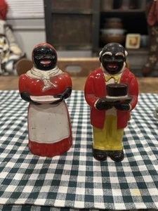 VINTAGE MAN AND WOMAN SALT AND PEPPER SHAKER RED WHITE OLD RARE APRON TOP HAT - Picture 1 of 12