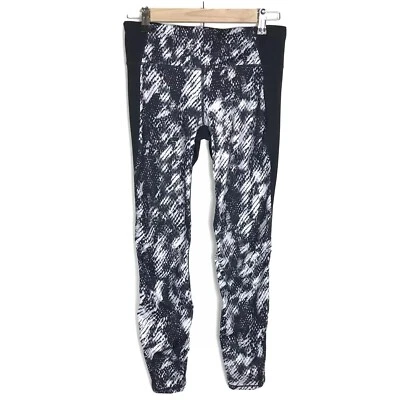 Женские тренировочные леггинсы GapFit черно-белые со змеиным анималистическим принтом размер Small для упражнений - Изображение 1 из 4
