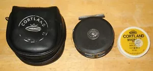 VINTAGE Cortland C.G. Mulinello a mosca Graphite III con custodia - Foto 1 di 9