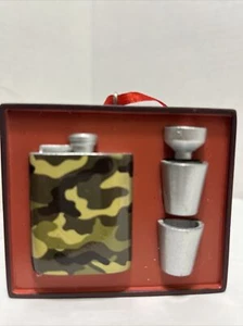 Hallmark Holiday Spirits! Armee Tarnmuster Flachmann & Tassen Geschenk Ornament Neu mit Etikett 2016 - Bild 1 von 6