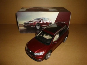 Toyota Highlander 2015 nuevo modelo diecast color rojo 1/18 - Imagen 1 de 8