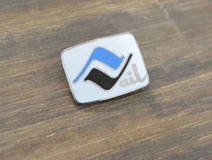 Vintage Ski Resort Pin Vail Mountain Logo Silver Tone Enamel Snow Terrain Club - Picture 1 of 5